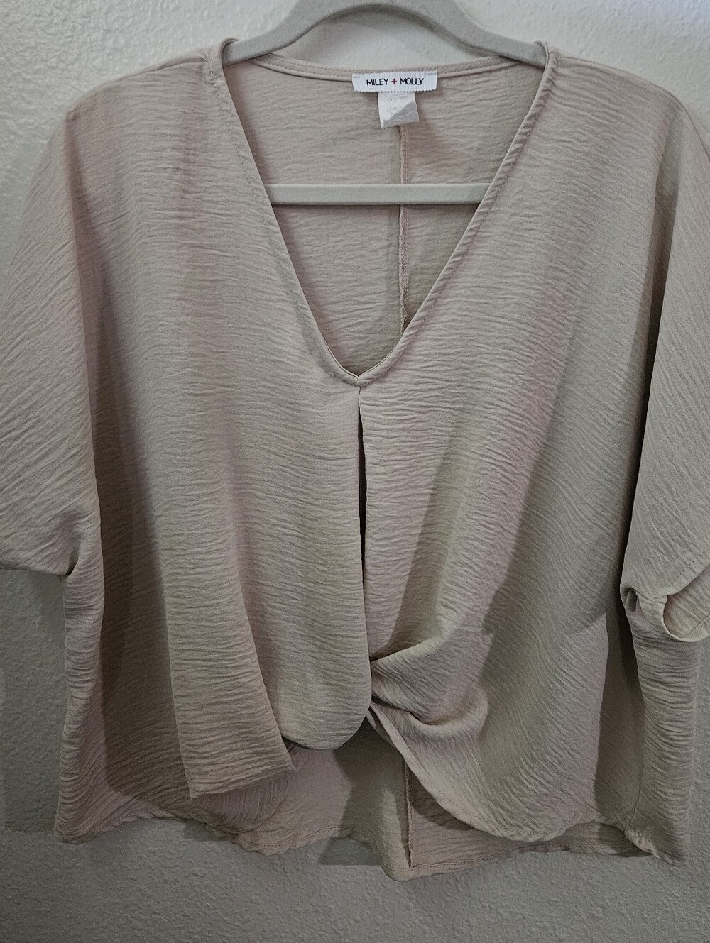Miley + Molly Neutral Plunge Neck Crinkle Blouse Top Beige Sand Size S Vintage